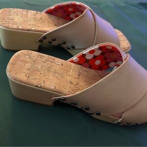 Korks Sandal 8 (like 8.5) Beige/ Taupe Leather Cross Straps Cream Platform Heels